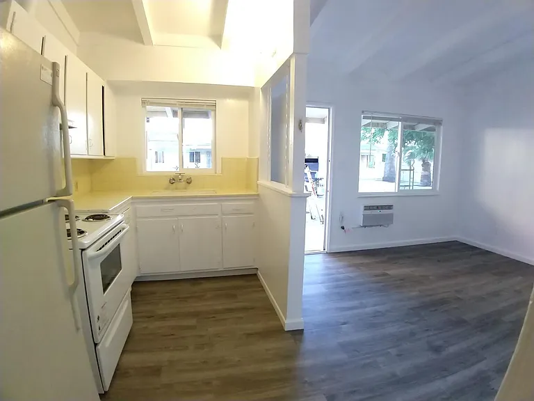 222 N Effie St — Photo 5