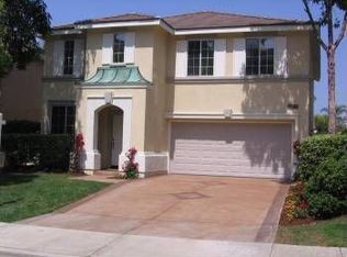 1939 Oxford Ct, Vista, CA 92081