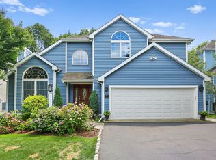 6 Riverwalk Ln, Norwalk, CT 06850