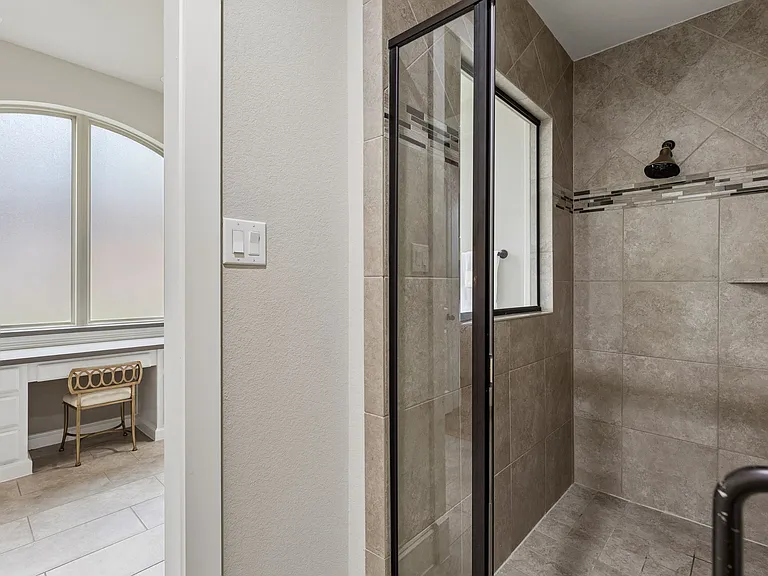 1004 Truman Rd — Photo 24