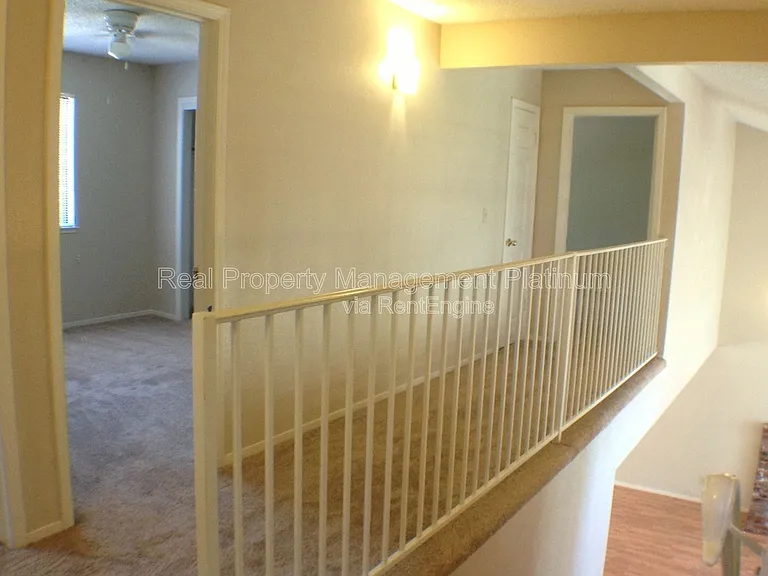 675 N Claremont Ave — Photo 17