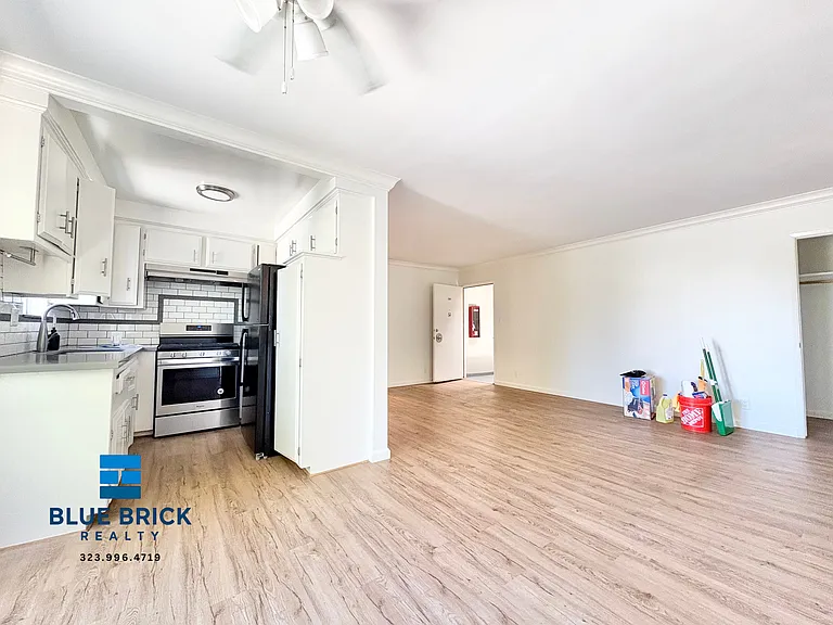 942 N Gardner St #204 — Photo 4