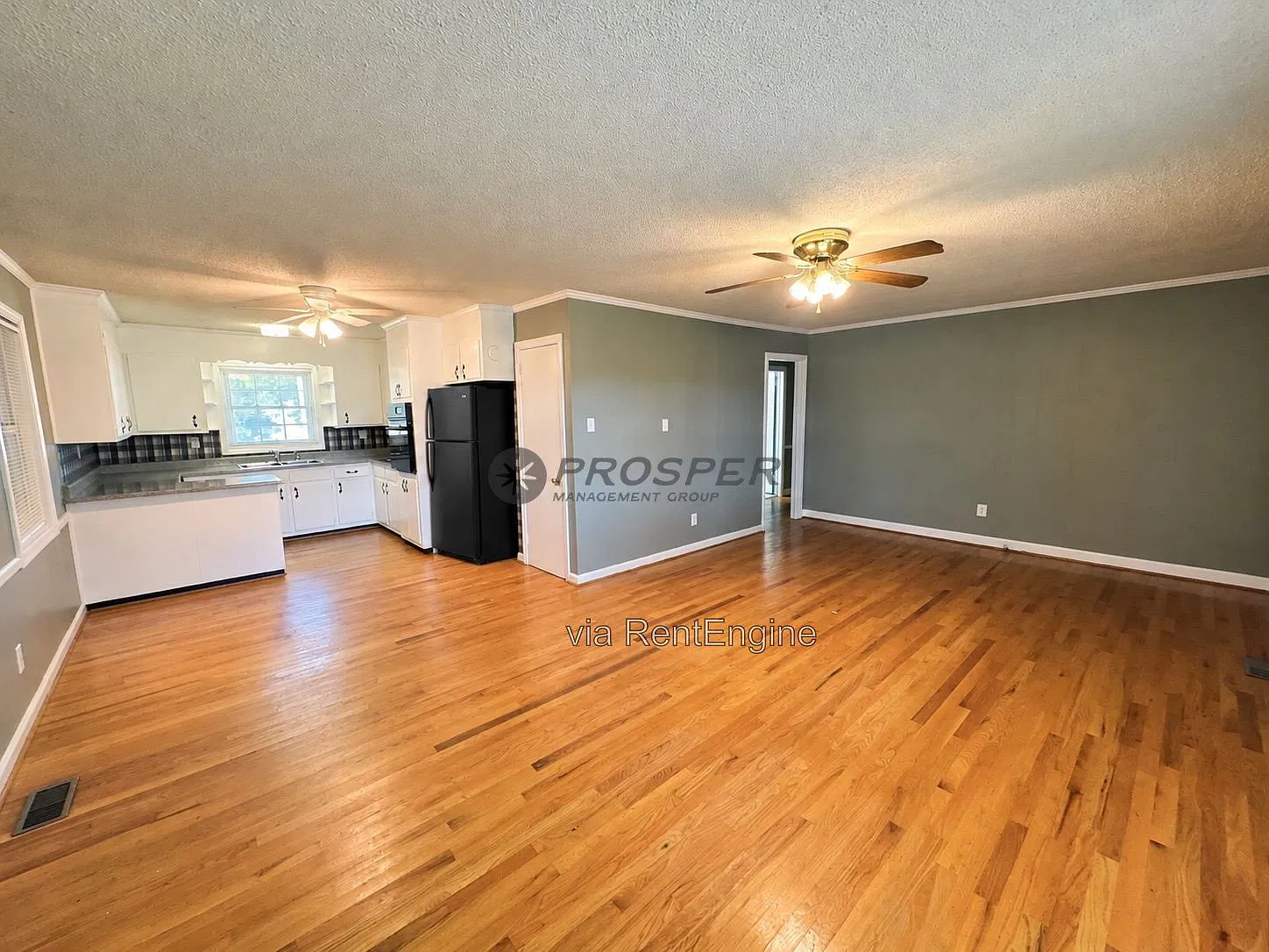 3 bed, 2.0 bath, 1200 sqft, $1,600 — Photo 4