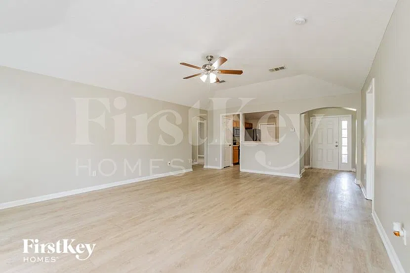 3 bed, 2.0 bath, 1433 sqft, $2,295 — Photo 4