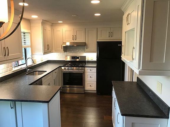 2nd image of 7 Burberry Ct
