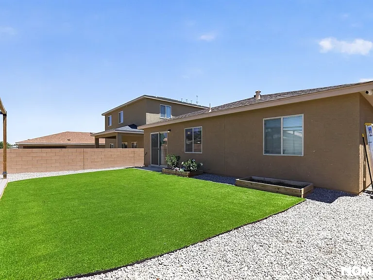 985 Berman St — Photo 29