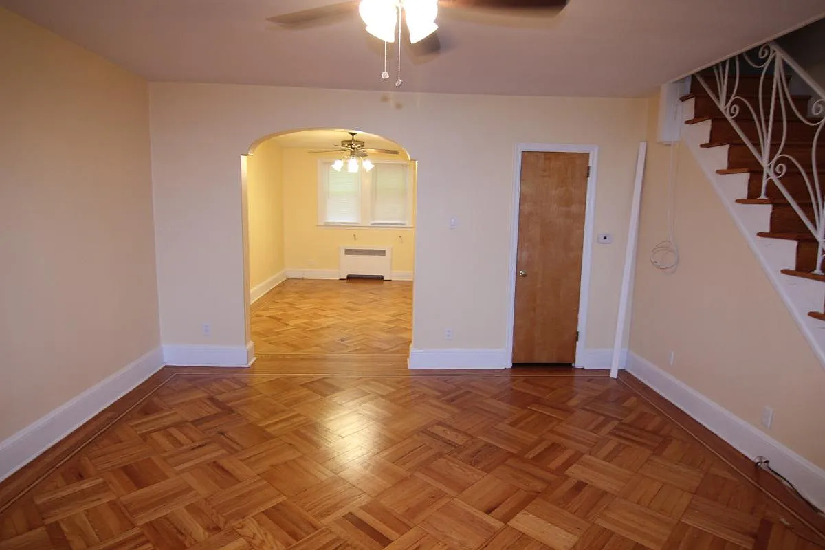 3 bed, 1.5 bath, 1200 sqft, $1,750 — Photo 2