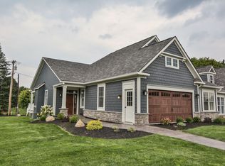7 Greenpoint Trl, Pittsford, NY 14534