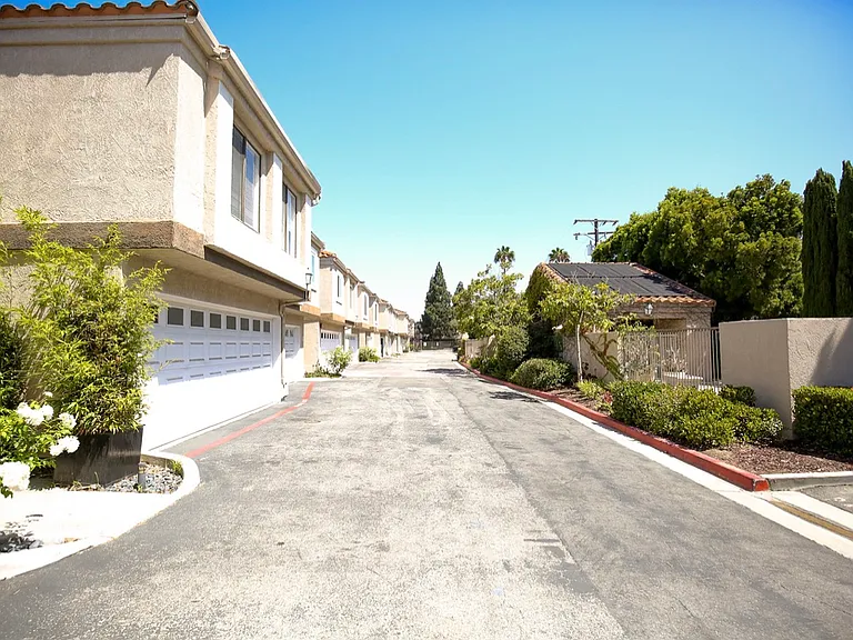 543 Victoria St #O — Photo 33