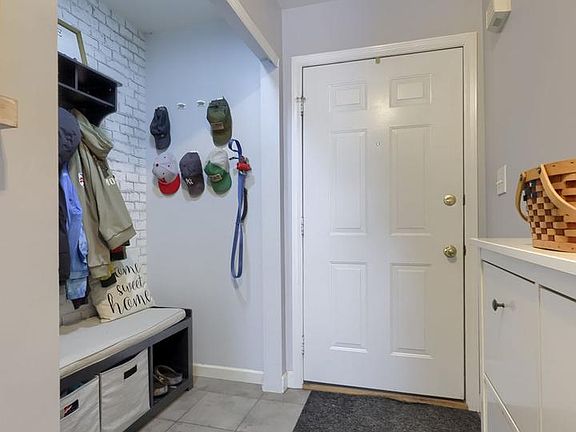 4th image of 105 Canberra Ct