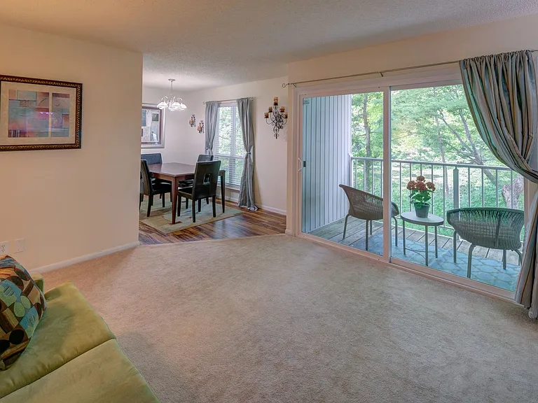 Chapel Lake Apartments — Photo 38