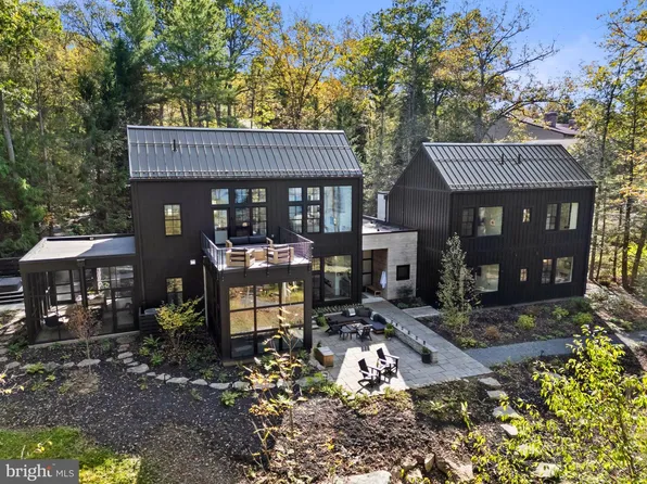 282 McComas Beach Ter, Oakland, MD 21550