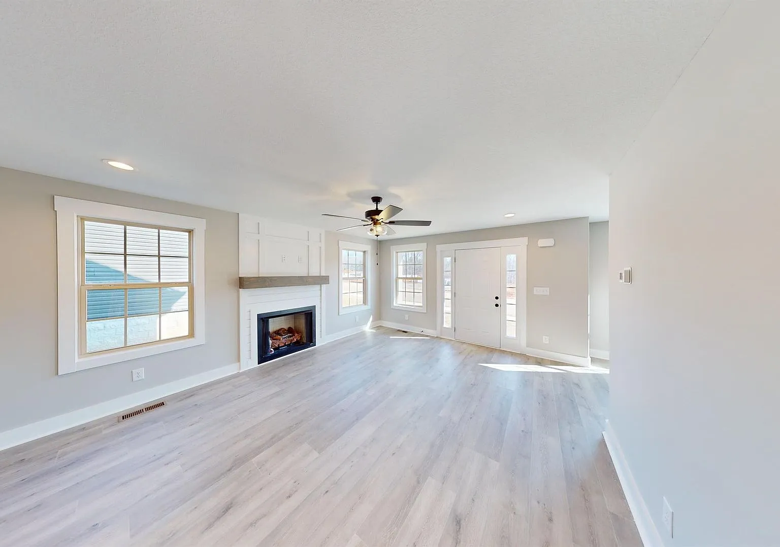 Beautifully Upgraded Home with Large Eat-In Kitchen And Spacious Primary Suite — Photo 3