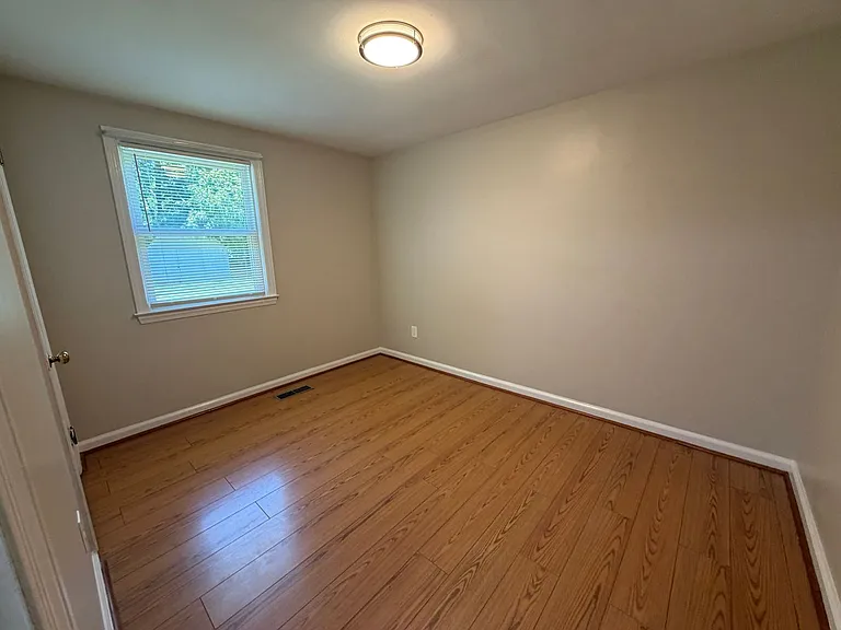 1003 Montgomery St — Photo 12