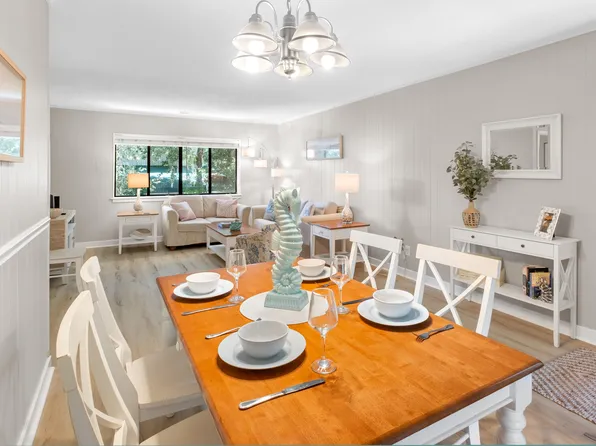 25 Deallyon Ave APT 122, Hilton Head Island, SC 29928