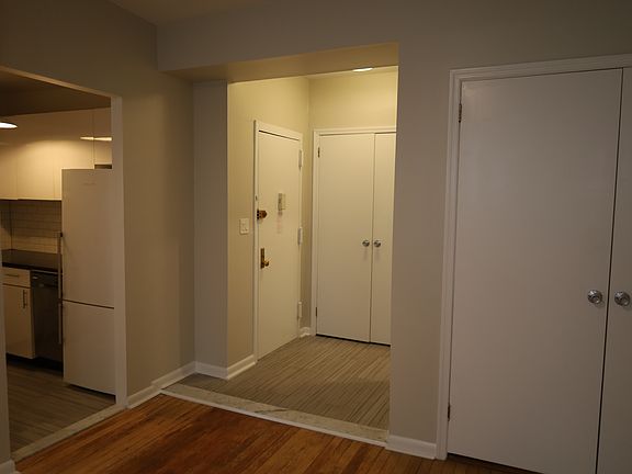 4th image of 327 W 89th St APT 4R
