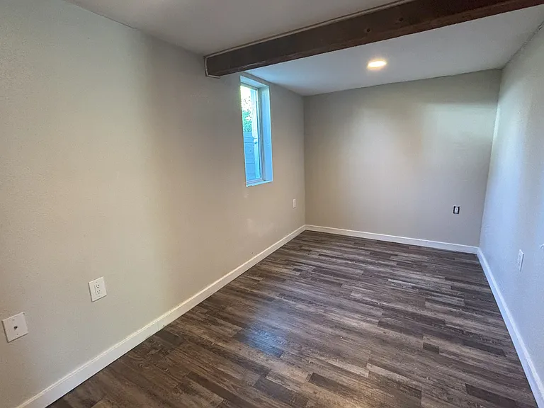 814 Chester Ave #B — Photo 8