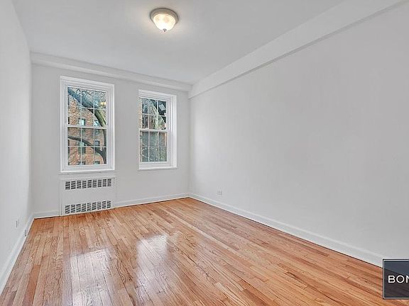 2nd image of 140-23 Burden Cres Unit 301