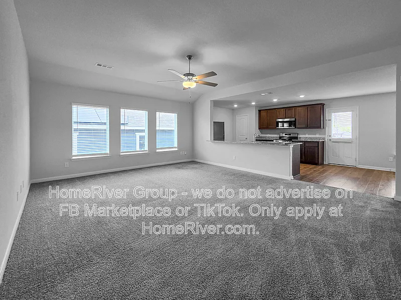 4 bed, 2.0 bath, 1724 sqft, $2,545 — Photo 2