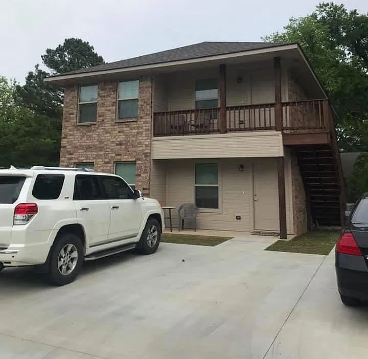 2 bed, $1,000 — Photo 1