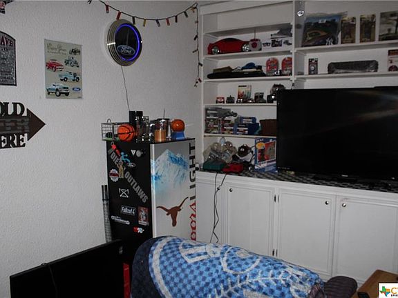 3rd image of 1521 Cologne Dr