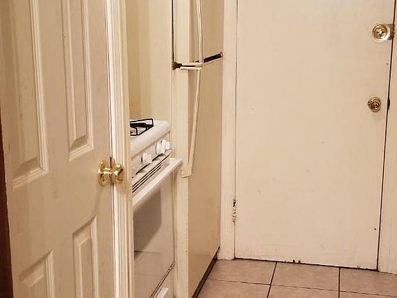 4th image of 2915 S Douglas Ave