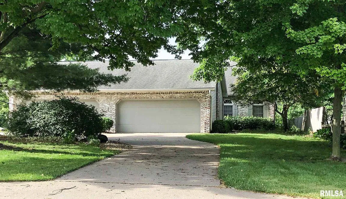 612 W Detweiller Dr photo 1