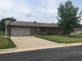 625 Maple Ridge St, Peosta, IA 52068