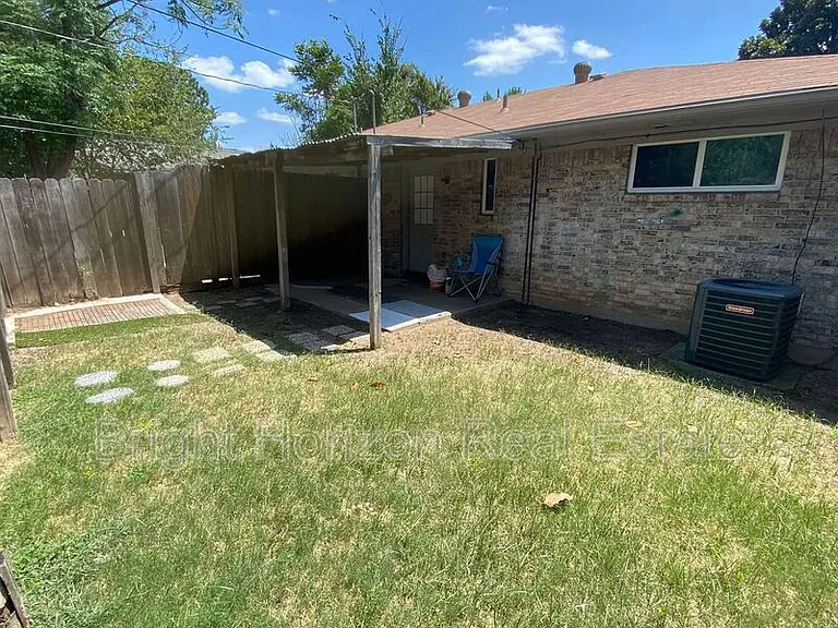 1017 Mullins St — Photo 26