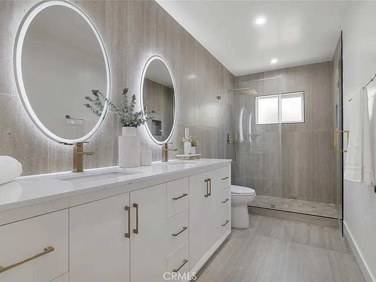 2115 W Clark Ave — Photo 26