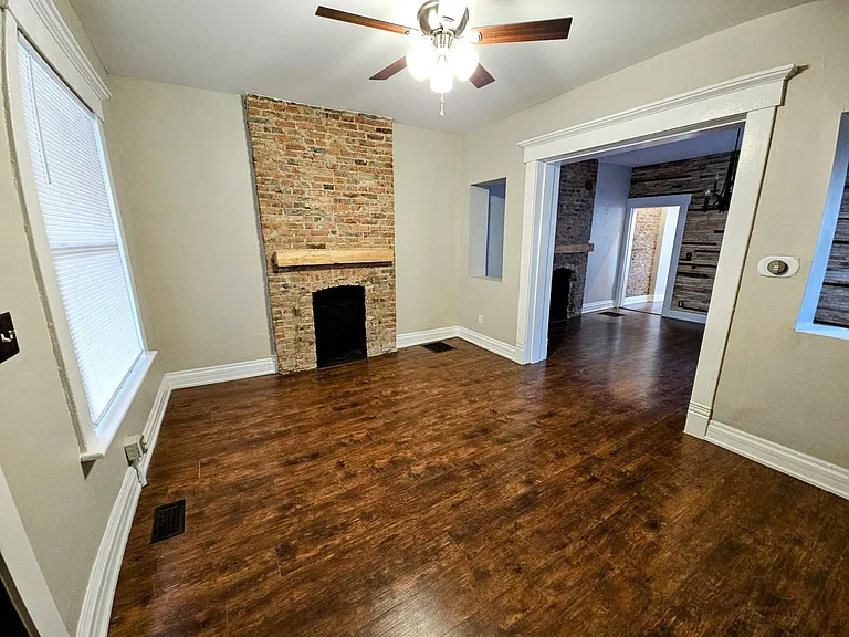 215 Dakota Ave — Photo 3