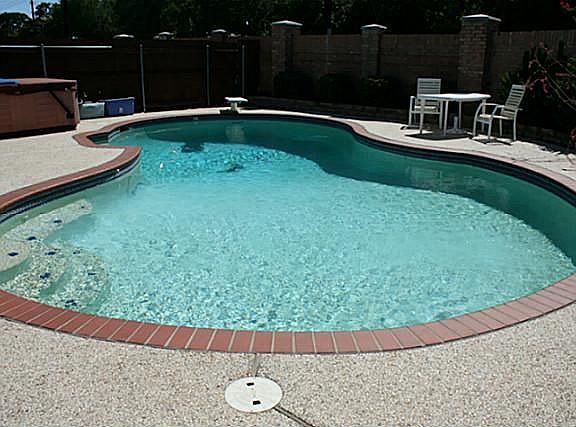 4th image of 133 Hartford Cir