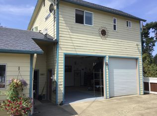 1030 Lockhart St, North Bend, OR 97459