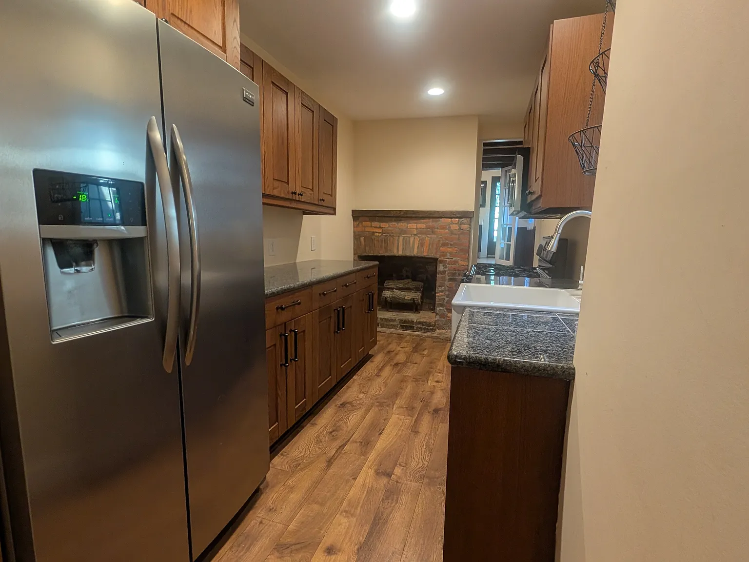 3 bed, 1.5 bath, 1800 sqft, $1,800 — Photo 4
