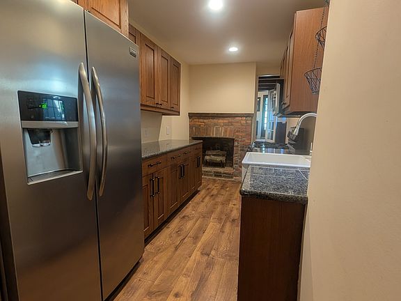 4th image of 922 Tyson St