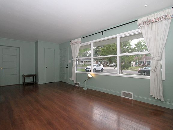 5th image of 133 S Archer Ave