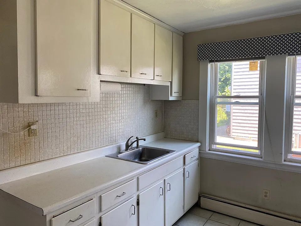 79 Clarendon Ave #1
