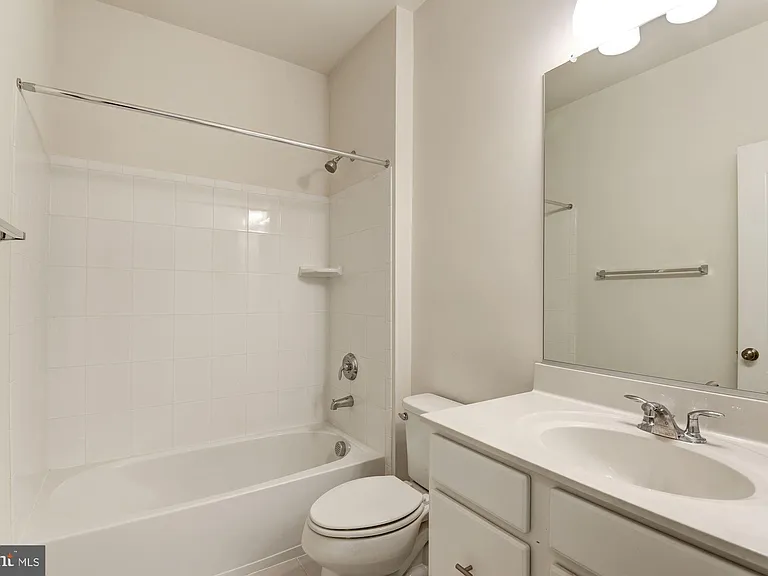42524 Benfold Sq — Photo 39