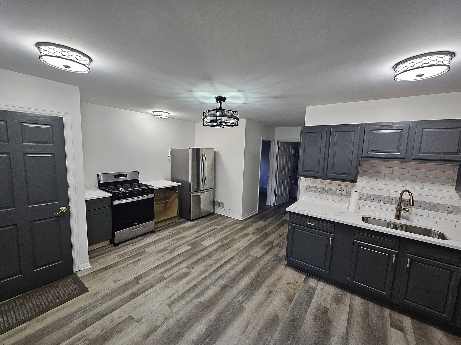 2 bed, 1100 sqft, $2,150 — Photo 2