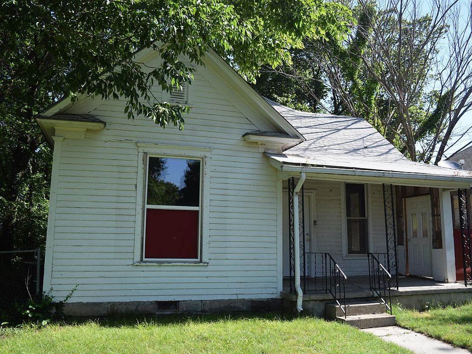 1st image of 907 W 2nd St