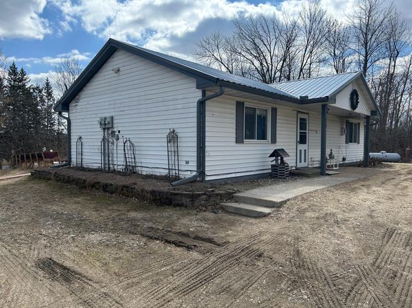 440 Cedar St S, Hill City, MN 55748