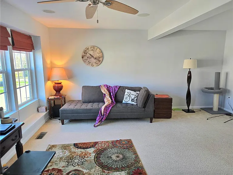 17 Red Rose Ln — Photo 4