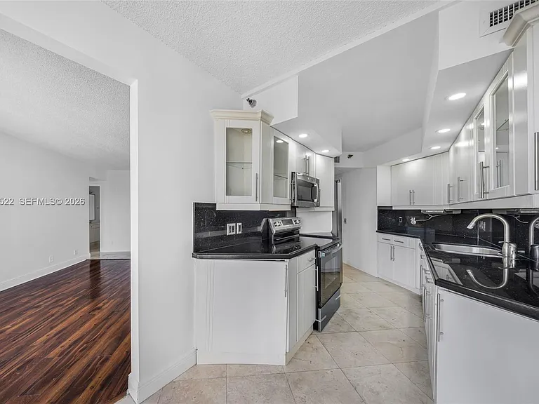 3610 Yacht Club Dr #1016 — Photo 24