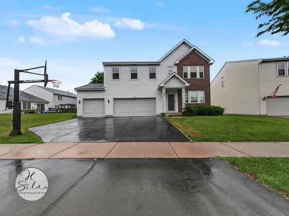 708 Bay Shore Dr, Hampshire, IL 60140