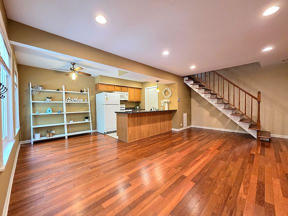 3rd image of 1196 Cove Dr #151C
