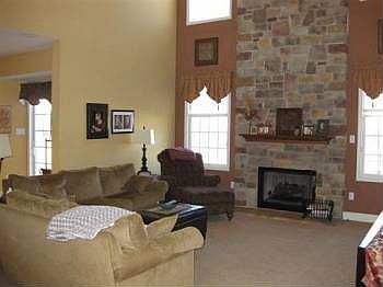 4th image of 7 Oak Forest Dr