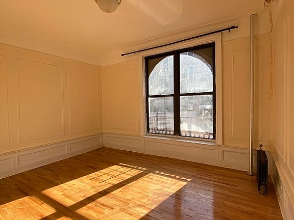 5th image of 1035 45th St #1F