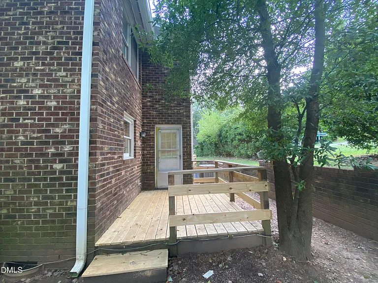 4036 Greenleaf St — Photo 20