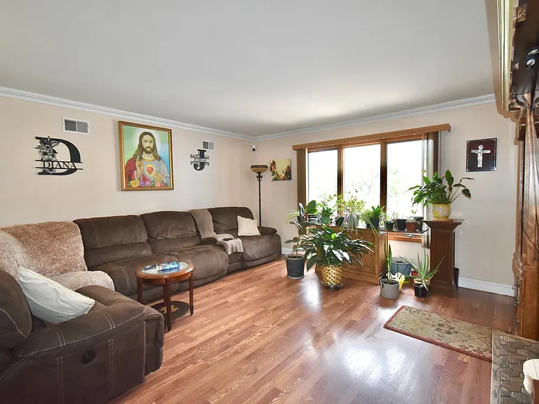 134 Prospect Ave — Photo 3