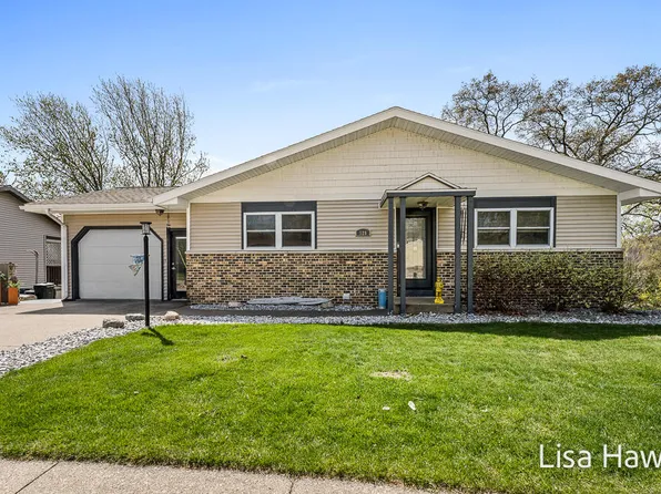 529 Gidley Cir, Grand Haven, MI 49417